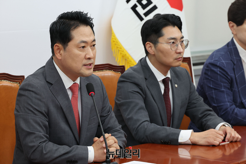 ▲ 장동혁 국민의힘 대표가 2일 오후 국회에서 현안 관련 기자간담회를 하고 있다. ⓒ이종현 기자