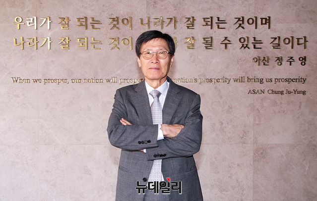 ▲ 윤영관 아산정책연구원 이사장은 지난 2일 서울 종로구 아산정책연구원에서 한 뉴데일리와의 인터뷰에서 