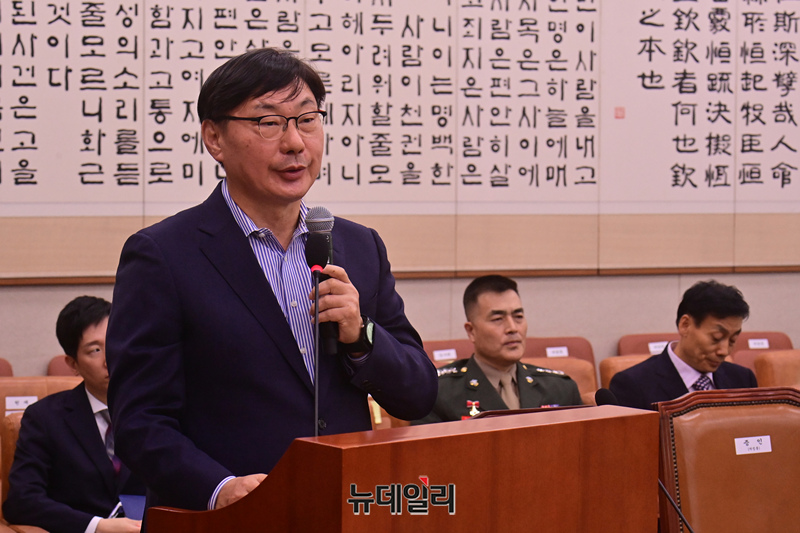 ▲ 이화영 전 경기도평화부지사가 지난해 10월 25일 오후 국회에서 열린 법제사법위원회 국정감사에 증인으로 출석해 의원들의 질의에 답하고 있다. ⓒ이종현 기자