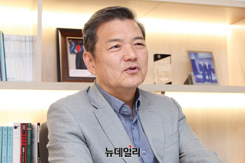 ▲ 이정훈 연세대 국제학대학원장은 지난 1일 서울 서대문구 연세대 새천년관에서 한 뉴데일리와의 인터뷰에서 