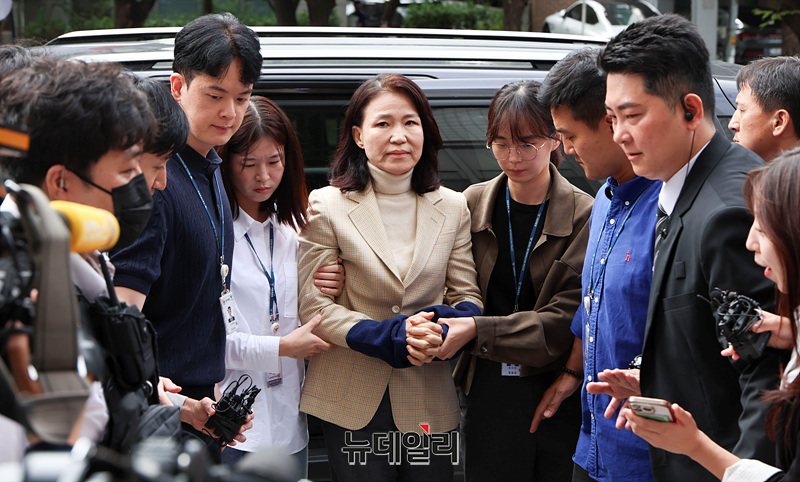 ▲ 공직선거법·국가공무원법 위반 등 혐의로 체포된 이진숙 전 방송통신위원장이 4일 오후 서울 양천구 서울남부지방법원에서 열린 체포적부심사에 출석하고 있다. ⓒ서성진 기자