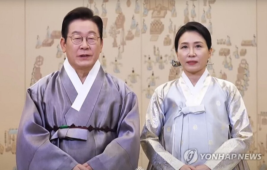 ▲ 추석 영상 메시지를 전하고 있는 이재명 대통령과 김혜경 여사. ⓒ연합뉴스