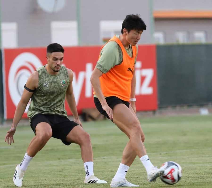 ▲ 황의조가 시즌 1호골을 터뜨렸고, 팀은 2-2로 비겼다.ⓒ알라니아스포르 제공