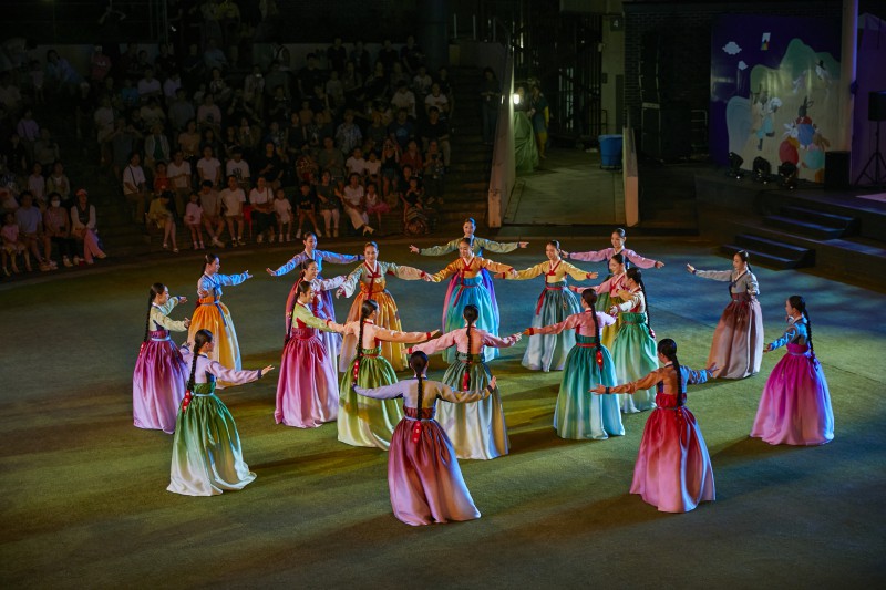 ▲ 국립국악원 추석 공연 강강술래 모습.ⓒ국립국악원
