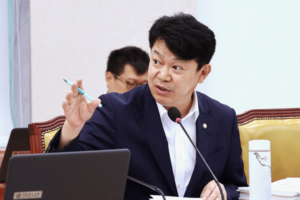 ▲ 복기왕 의원이 상임위원회에서 질의를 하고 있다.ⓒ복기왕 의원실