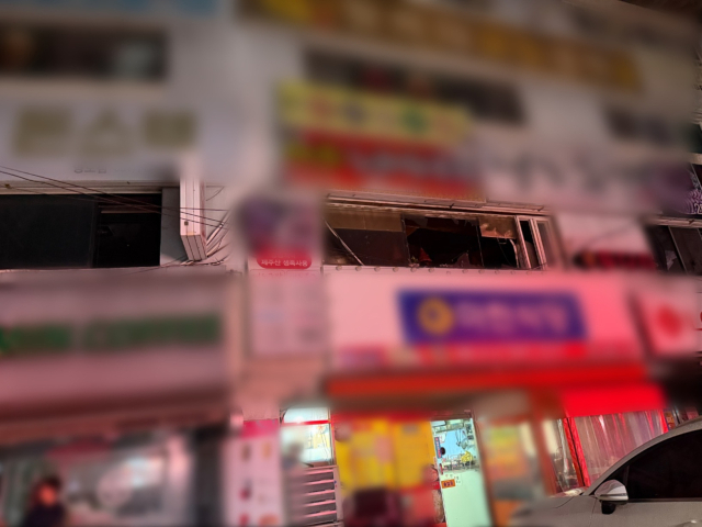 ▲ 7일 오전 부산 영도구 동삼동의 한 노래연습장에서 불이 나 1명이 숨지고 6명이 다쳤다. ⓒ부산 영도경찰서