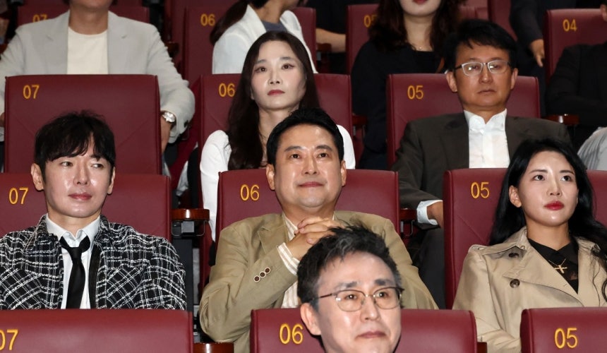 ▲ 장동혁 국민의힘 대표가 7일 오후 '건국전쟁2'를 관람하고 있다. /연합뉴스