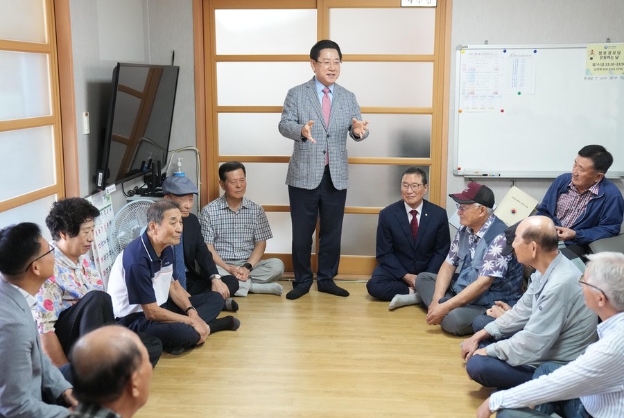 ▲ 추석 명절 목포 청호경로당 방문ⓒ전라남도 제공