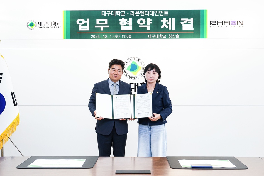 ▲ 대구대학교(총장 박순진)는 지난 10월 1일 라온엔터테인먼트(대표이사 박재숙)와 성산홀 2층 대회의실에서 게임 소프트웨어 산업 발전과 지역 인재 양성을 위한 업무 협약(MOU)을 체결했다.(왼쪽부터 박순진 총장, 박재숙 대표이사)ⓒ대구대
