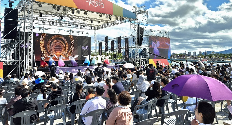 ▲ 한복에 한글을 잇다 공연 모습.ⓒ세종시