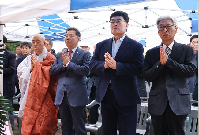 ▲ 고려 후기의 문신이자 사상가인 동안 이승휴 선생을 추모하기 위한 '제725주기 동안대제'가 지난 3일 오전 11시 천은사 내 동안사에서 봉행됐다. ⓒ삼척시