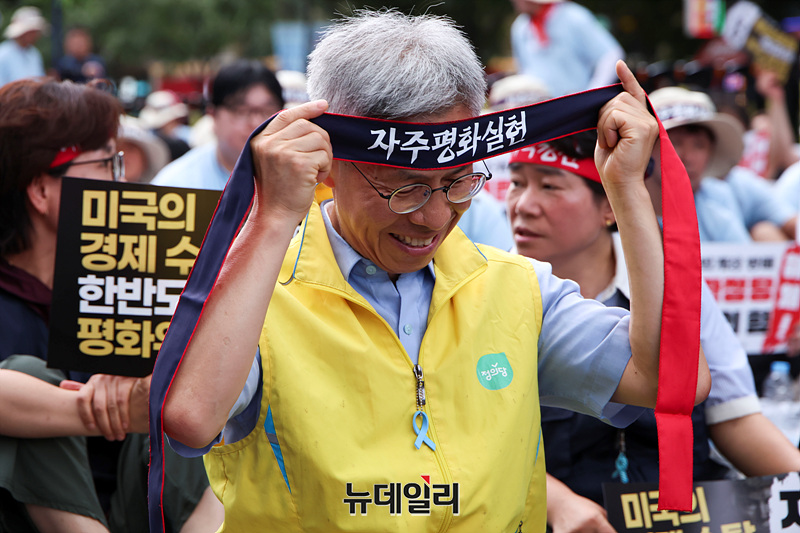 ▲ 권영국 정의당 대표가 지난 8월 15일 오후 서울 중구 세종대로에서 열린 전국노동자대회에 참석해 자리하고 있다. ⓒ서성진 기자