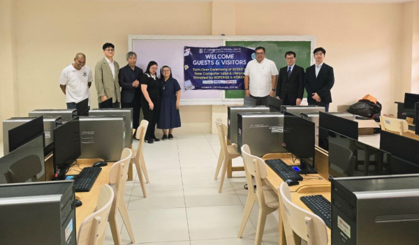 ▲ 한국철도공사 노사가 10월 9일 필리핀 카비테 지역의 세인트 카르멘 살레스 학교에 교육용 컴퓨터와 교육 기자재를 전달했다. ⓒ한국철도공사