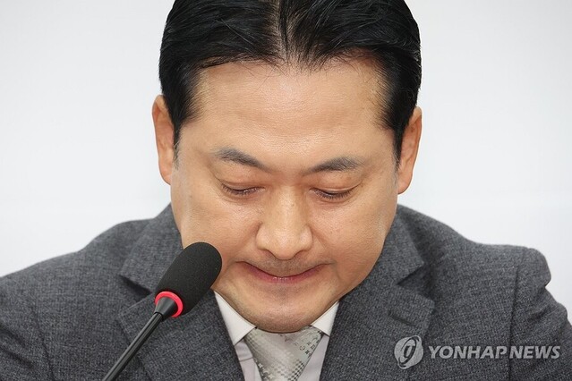 ▲ 국민의힘 장동혁 대표가 10일 서울 여의도 국회에서 기자회견을 열고, 김건희 여사 관련 의혹을 수사 중인 민중기 특별검사팀에 조사받은 양평군 공무원이 자택에서 숨진 채 발견된 것과 관련해 특검 수사를 비판하고 있다. ⓒ연합뉴스