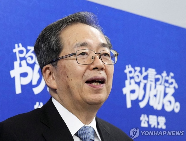 ▲ 일본 공명당 사이토 데쓰오 일본 공명당 대표가 자민당과 합의가 무산된 이후 취재진 질문에 답하고 있다. 251010 교도·로이터=연합뉴스. ⓒ연합뉴스