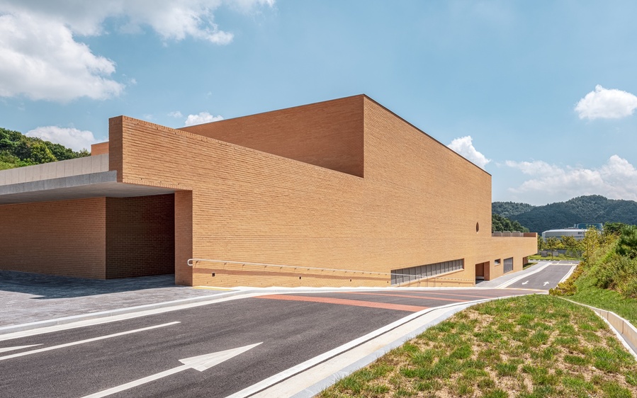 ▲ 대상작은 공공부문에 상주시에 있는 내수면관상어비즈니스센터가 선정됐다.ⓒ경북도