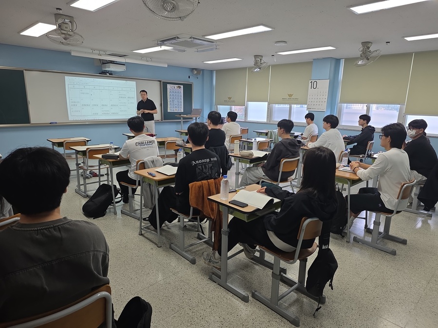 ▲ 대구시교육청은 10월 11일과 18일 양일간, 경북대학교사범대부설고등학교에서 고등학교 3학년 학생 중 희망자 121명을 대상으로 수시모집 대비 ‘제시문 면접 교실’을 운영한다ⓒ대구시교육청