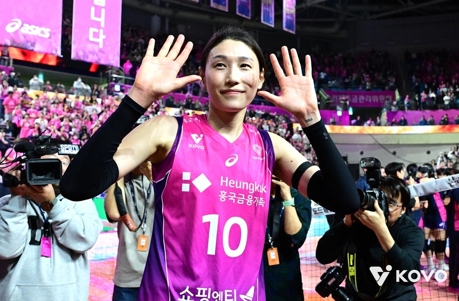 ▲ '배구 여제' 김연경의 은퇴식이 오는 18일 친정팀 흥국생명의 2025-26시즌 프로배구 V리그 여자부 개막전에서 열린다.ⓒKOVO 제공
