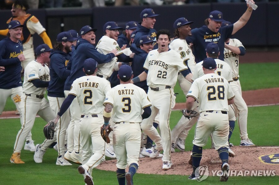 ▲ 밀워키가 컵스를 꺾고 내셔널리그 챔피언십시리즈에 진출했다.ⓒ연합뉴스 제공