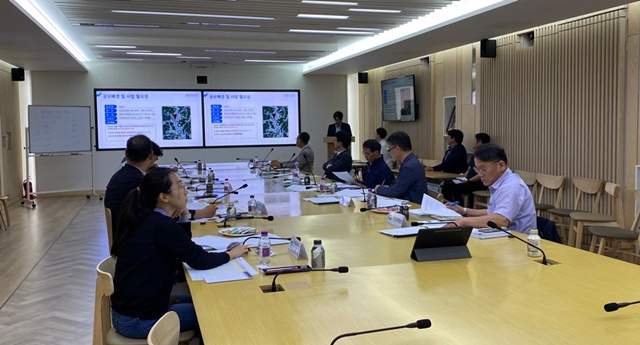 ▲ 경기도가 지난 9월 북부청사에서 진행한 '2025년 지방하천 신규정책 오디션' 평가 모습. ⓒ경기도 제공