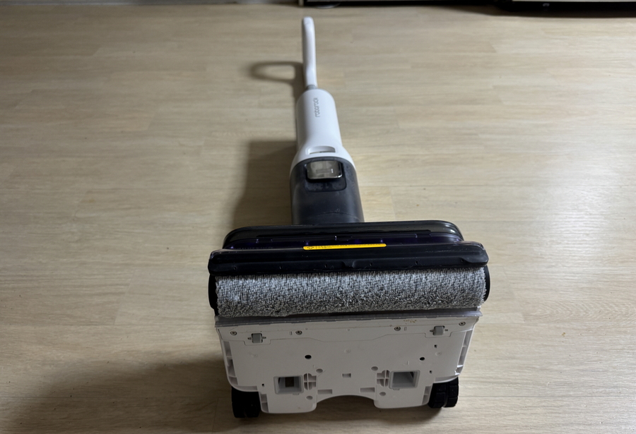 ▲ 롤러가 결합된 제품 밑바닥 모습. ⓒ김재홍 기자