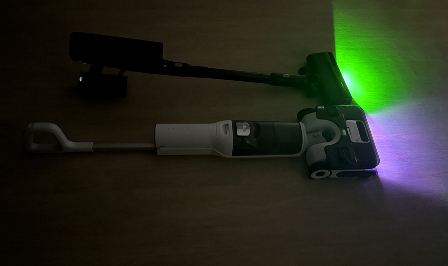 ▲ F25 울트라는 LED 빛이 보라색에 가까웠다. 반면 H60 Hub 울트라는 녹색이었다. ⓒ김재홍 기자