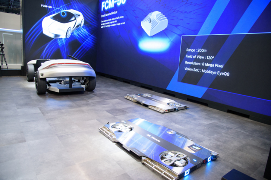 ▲ ‘HL로보틱스(주)’는 최근 ‘제1차 핵심규제 합리화 전략회의’에서 놀라움을 자아냈던 자율주행 주차로봇 솔루션 ‘파키’를 출품해 최고혁신상을 수상했다.ⓒ대구시