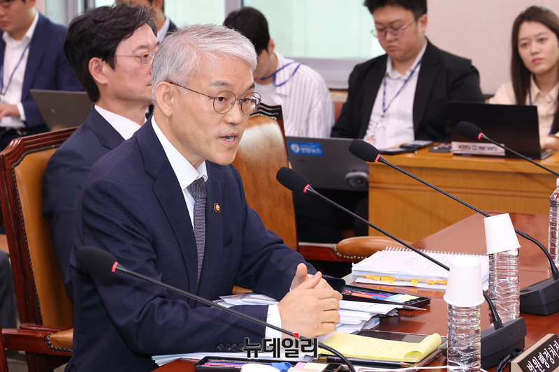 ▲ 천대엽 법원행정처장이 13일 국회에서 열린 법제사법위원회의 대법원 등 국정감사에서 조희대 대법원장의 이석을 요청하고 있다. ⓒ이종현 기자