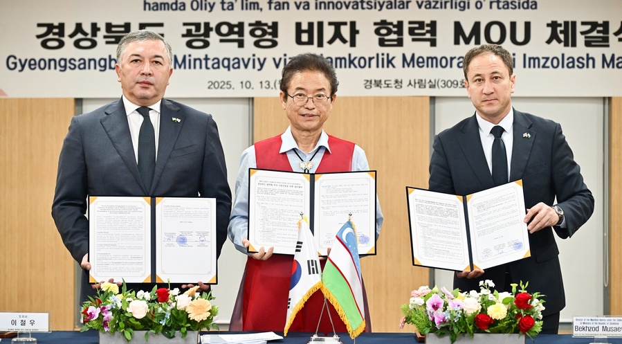 ▲ 경북도는 13일 도청 사림실에서 이철우 경북도지사, 우즈베키스탄 베흐조드 무사예프 대외 노동청장, 타히르존 사파로브 대통령실 담당관 등이 참석한 가운데, 우즈베키스탄 대외 노동청 및 고등교육과학혁신부와 ‘경북도 광역형 비자 업무협약’을 체결했다.ⓒ경북도