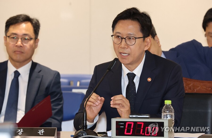 ▲ 배경훈 부총리 겸 과학기술정보통신부 장관이 13일 정부세종청사에서 열린 국회 과학기술정보방송통신위원회의 과학기술정보통신부에 대한 국정감사에서 여야 위원들의 질의에 답하고 있다. ⓒ연합뉴스