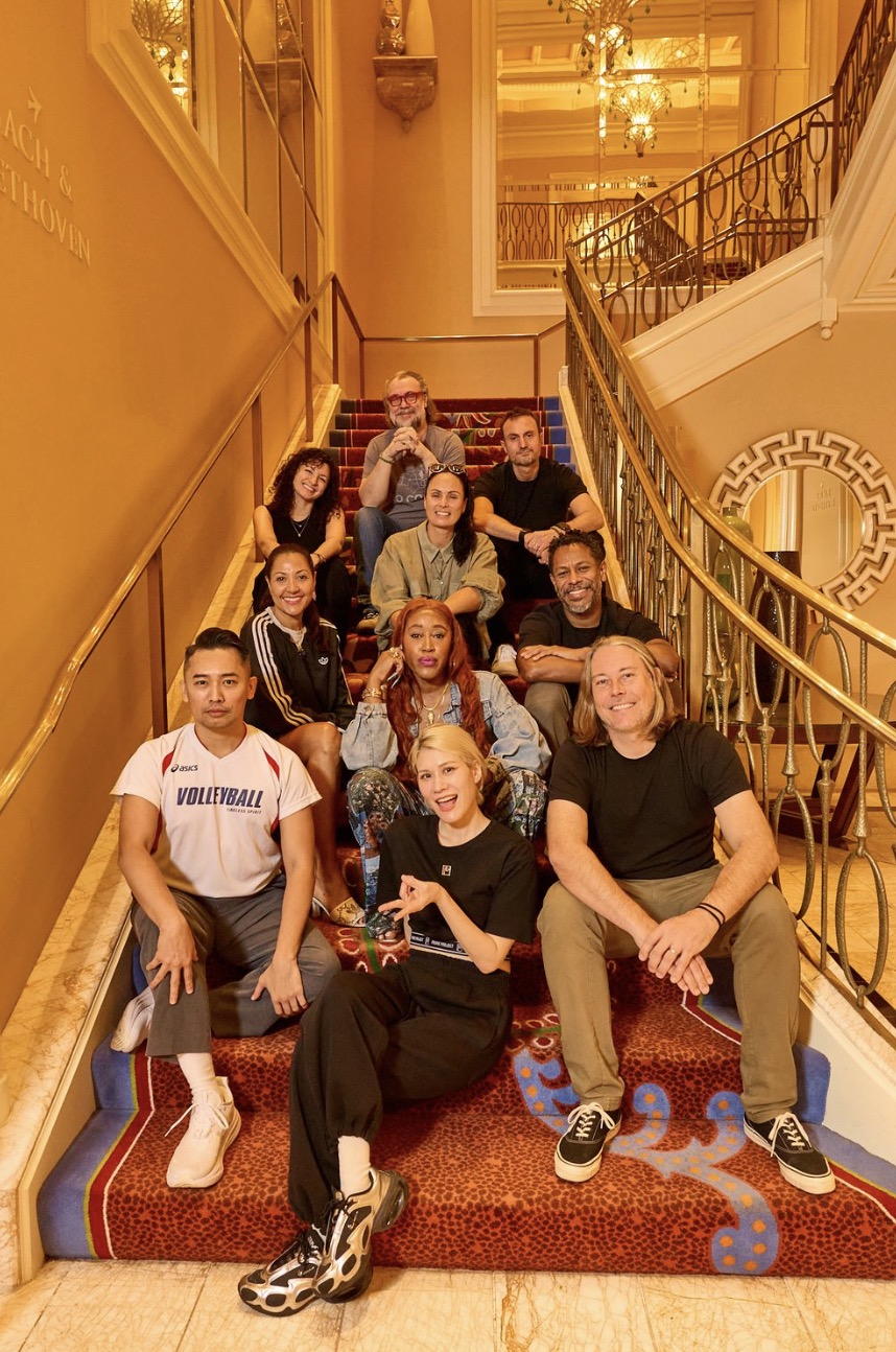 ▲ 2025 Lia 'Non-Traditional' 부문 심사위원단. 심사위원장을 맡은 마르코 벤투렐리 Leo CCO(우측 상단). ©Lia