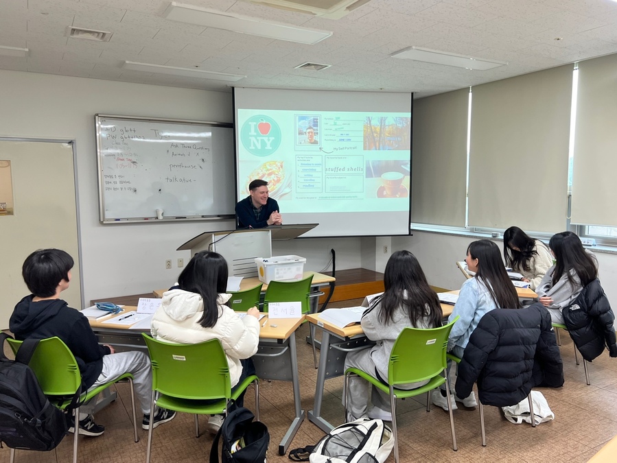 ▲ 대구대학교 글로벌브릿지 영재교육원은 오는 10월 17일부터 2026학년도 정보, 융합, 외국어 영재과정 신입생을 모집한다.(외국어영재교육원 수업장면)ⓒ대구대