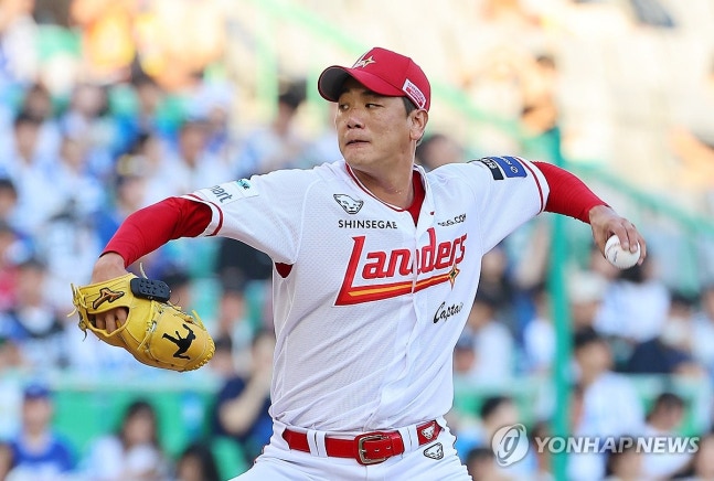 ▲ sSG 전설 김광현이 위기의 팀을 구하기 위해 삼성전에 선발 등판한다.ⓒ연합뉴스 제공
