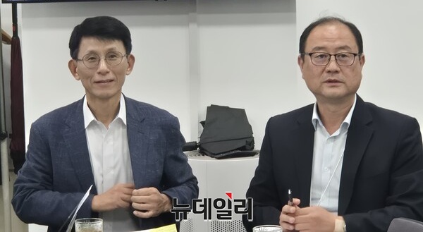 ▲ 왼쪽부터 박제화건설관리본부장, 김종명 철도건설국장.ⓒ김경태 기자