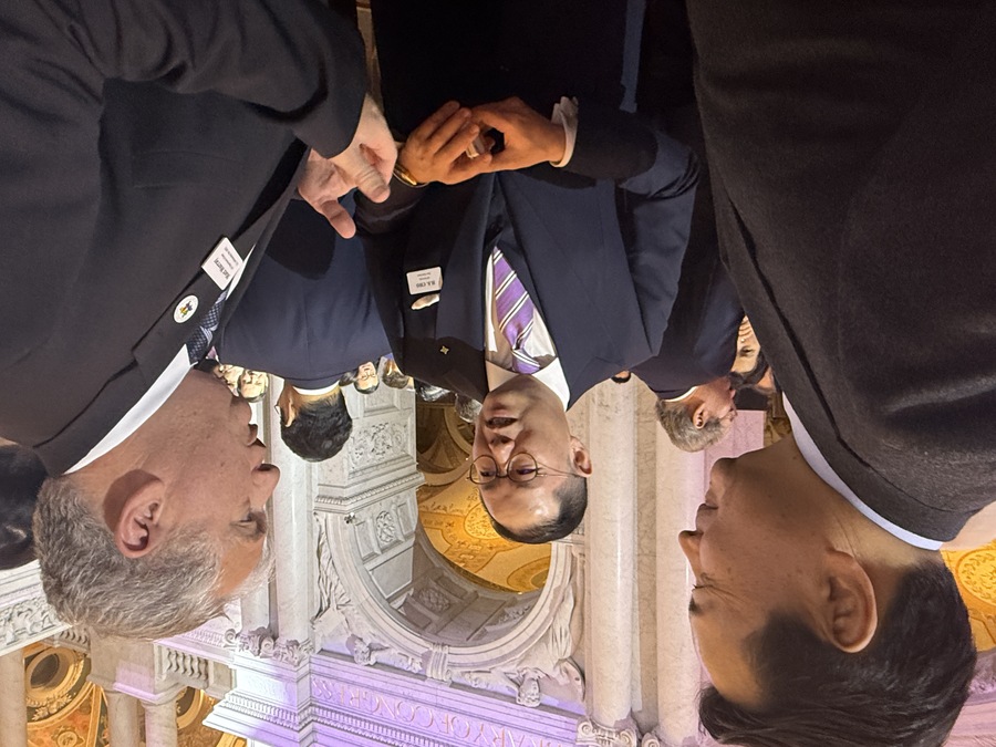 ▲ 조 부회장이 올해 초 민간 경제사절단으로 미국을 방문해 주요 관계자들과 만나는 모습. ⓒHS효성