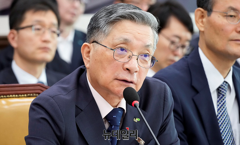 ▲ 이한준 한국토지주택공사 사장이 14일 오전 국회에서 열린 국토교통위원회 국정감사에 출석해 의원들의 질의에 답하고 있다. ⓒ서성진 기자