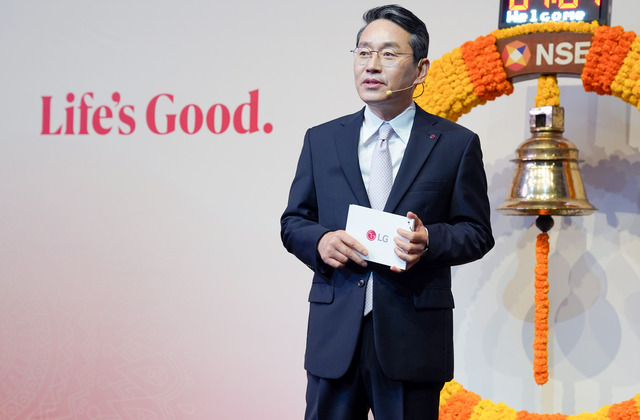 ▲ 인도 뭄바이 국립증권거래소에서 14일(현지시간) 열린 LG전자 인도법인 상장식에 참석한 조주완 LG전자 CEO.ⓒLG전자