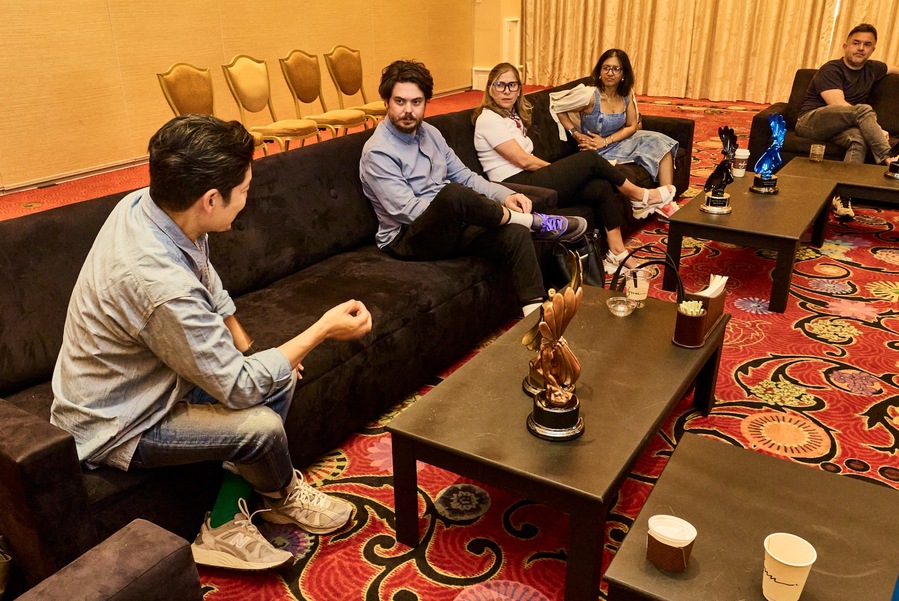 ▲ 2025 Lia 'Creativity In B2B and Transformative Business Impact' 부문 심사 현장. 빌염 융폰매트한강 CCO(좌측). ©Lia