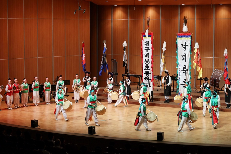 ▲ 행사 기간 동안 대구학생문화센터 대공연장과 실내체육관에서는 교육지원청 주관으로 학생동아리활동 결과물전이 개최되어 학생들의 창작 결과물을 한눈에 볼 수 있다.ⓒ대구시교육청