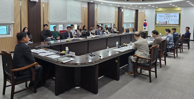 ▲ ‘2025 천안시 우수농업인’ 선발 심사가 열리고 있다.ⓒ천안시