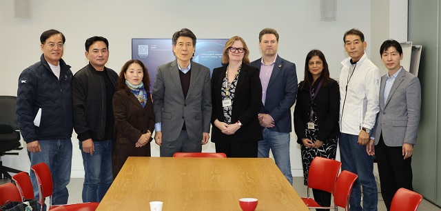 ▲ 포항시 대표단이 기념촬영을 하고 있다.ⓒ포항시