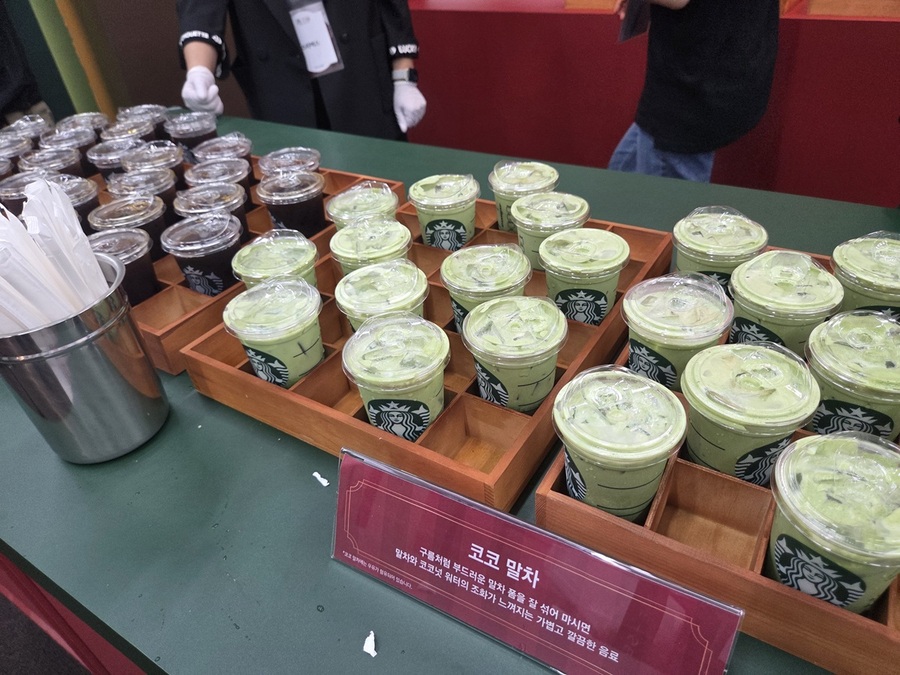 ▲ 스타벅스 팝업 스토어에서 미리 만난 크리스마스 시즌 음료들 ⓒ남수지 기자
