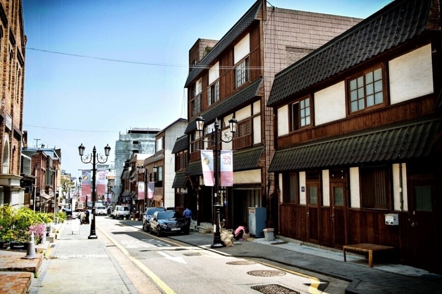 ▲ 인천시 중구 개항장 일대에는 다양한 근현대 문화유산이 밀집돼 있다. 인천시 개항장 거리 전경 ⓒ 인천시 제공