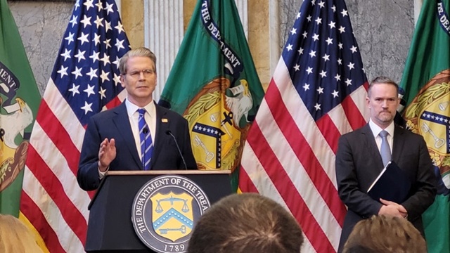 ▲ 미국 스콧 베센트 재무장관(좌)과 제이미슨 그리어 미국무역대표부(USTR) 대표가 워싱턴 D.C. 재무부에서 기자회견을 하고 있다. 251015 ⓒ연합뉴스