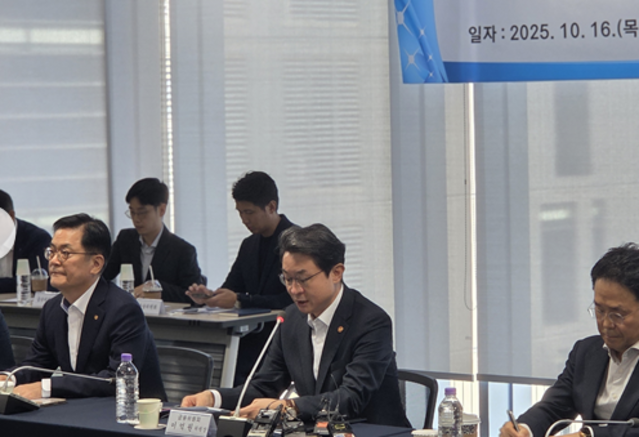 ▲ 이억원 금융위원장이 16일 오전 서울 종로구 손해보험협회에서 열린 ‘금융위원장-보험회사 CEO 간담회’에서 모두 발언을 하고 있다.ⓒ박정연 기자