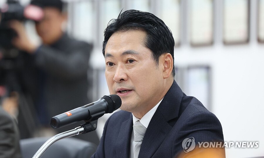 ▲ 국민의힘 장동혁 대표가 16일 오전 경남 창원시 성산구 지엠비(GMB) 코리아에서 열린 '미국 관세 정책 대응 수출기업 민생현장 간담회'에서 발언하고 있다. 2025.10.16. ⓒ연합뉴스