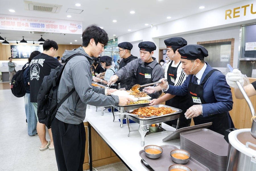 ▲ 대구대학교(총장 박순진)는 교직원들의 따뜻한 기부로 조성된 ‘1% 나눔기금’을 활용해 10월16일부터 22일까지 5일간(주말 제외) ‘0원 아침밥’ 행사를 진행한다.
ⓒ대구대