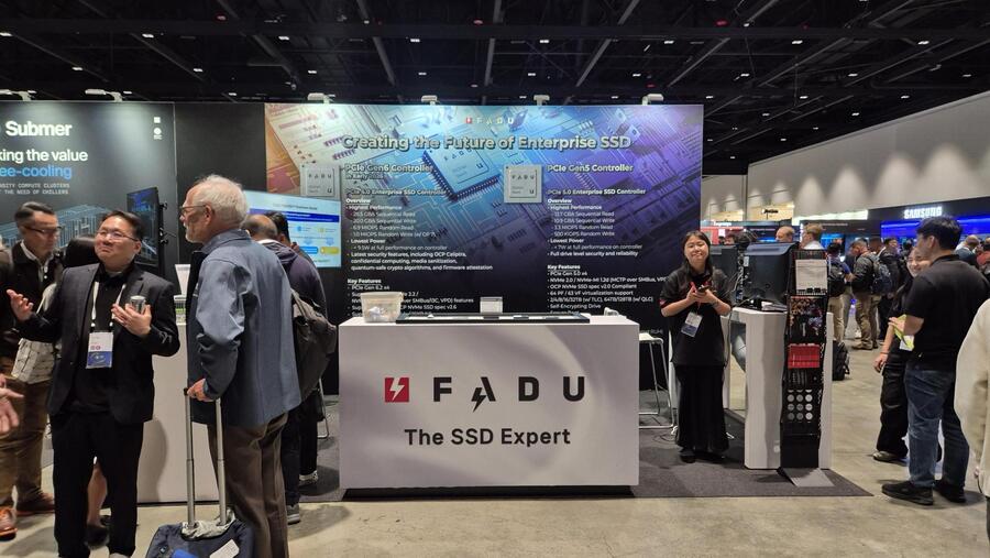 ▲ 세계 최대 규모의 개방형 데이터센터 기술 커뮤니티 ‘오픈 컴퓨트 프로젝트(OCP)’가 주최하는 'OCP Global Summit 2025'에서 관람객들이 파두 전시부스를 둘러보고 있다.ⓒ파두