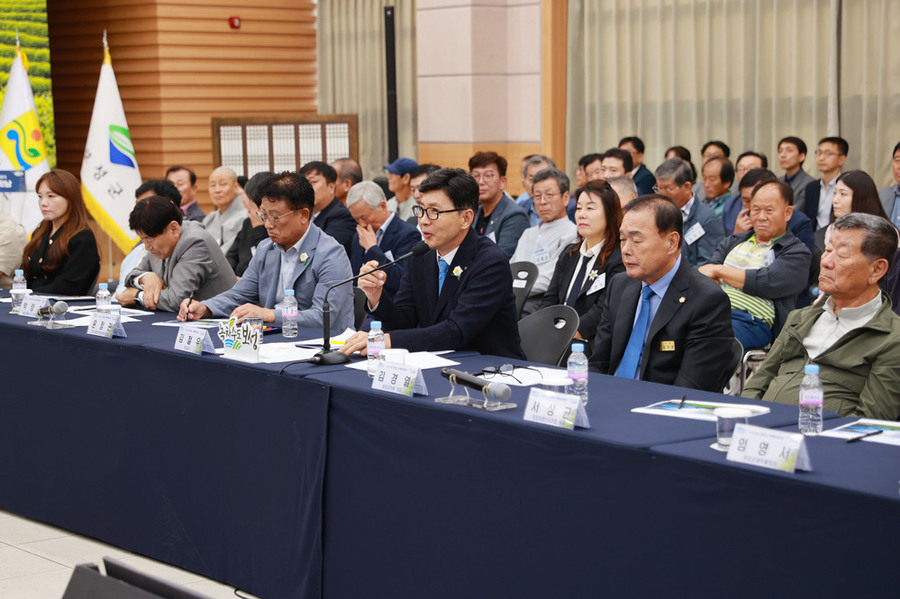▲ 보성군, ‘2025년 전라남도 정책비전투어’ 성황리 개최_김철우 보성군수가 환영사를 하고 있는 모습.ⓒ보성군 제공