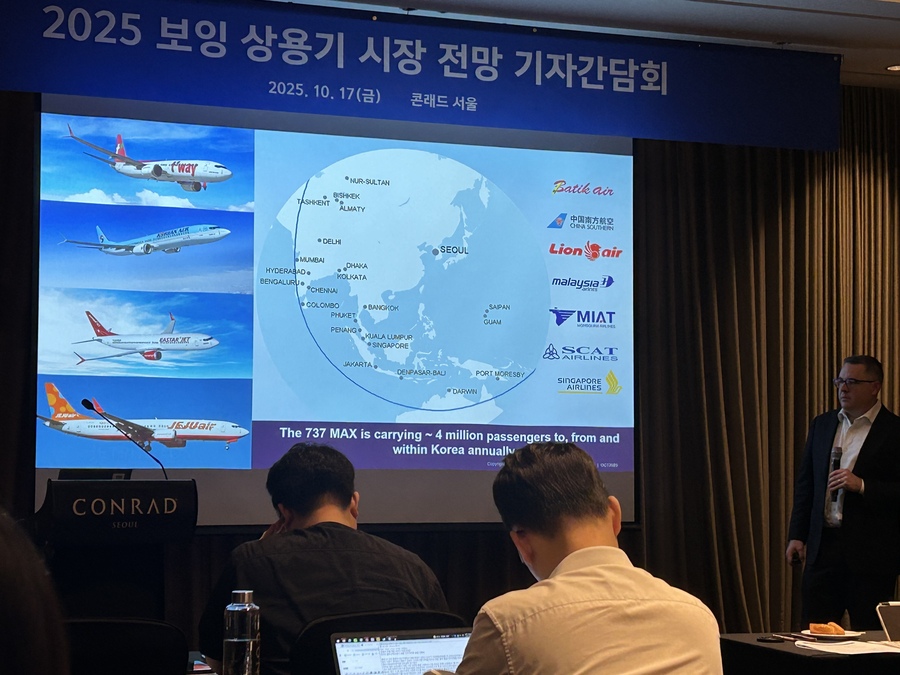▲ 데이브 슐트 보잉 상용기 부문 지역 마케팅 총괄 디렉터가 항공 시장 전망을 발표하고 있다. ⓒ이보현 기자